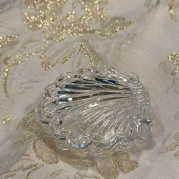 Shell 🐚 Glass Trinket Box - Picture 8 of 8